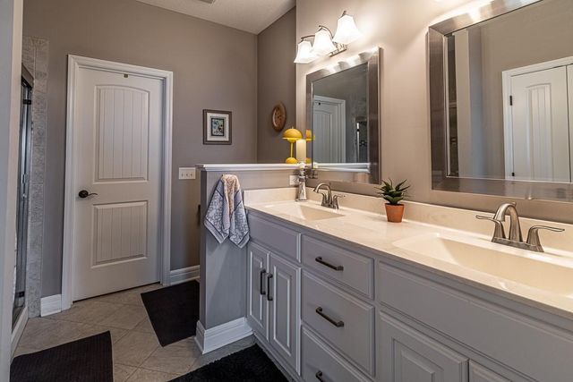 4403 Stonebridge Drive W, St Joseph, MO 64505