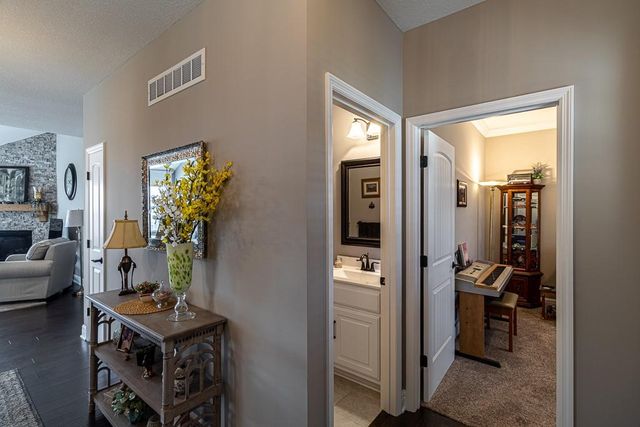 4403 Stonebridge Drive W, St Joseph, MO 64505