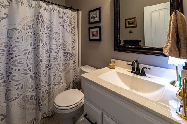 4403 Stonebridge Drive W, St Joseph, MO 64505