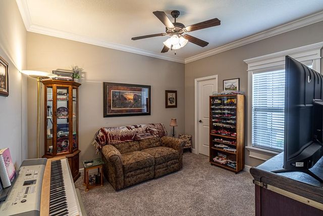 4403 Stonebridge Drive W, St Joseph, MO 64505