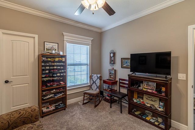 4403 Stonebridge Drive W, St Joseph, MO 64505