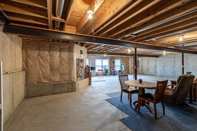 4403 Stonebridge Drive W, St Joseph, MO 64505