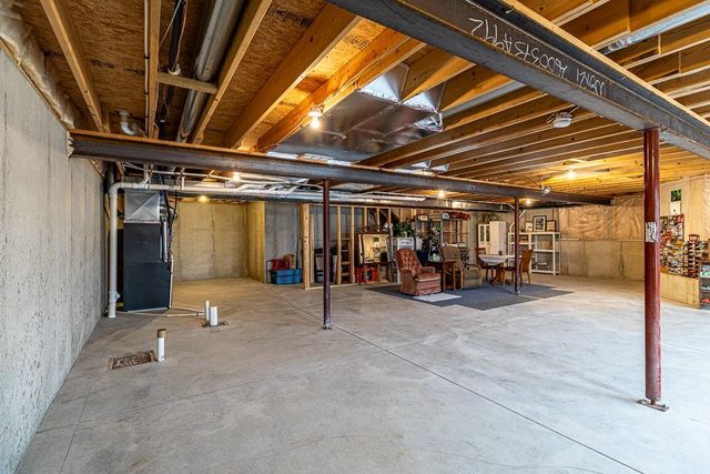 4403 Stonebridge Drive W, St Joseph, MO 64505