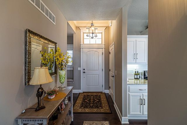 4403 Stonebridge Drive W, St Joseph, MO 64505