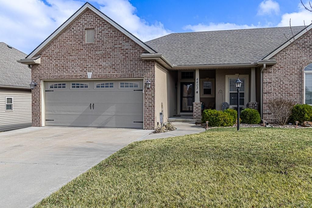 4403 Stonebridge Drive W, St Joseph, MO 64505