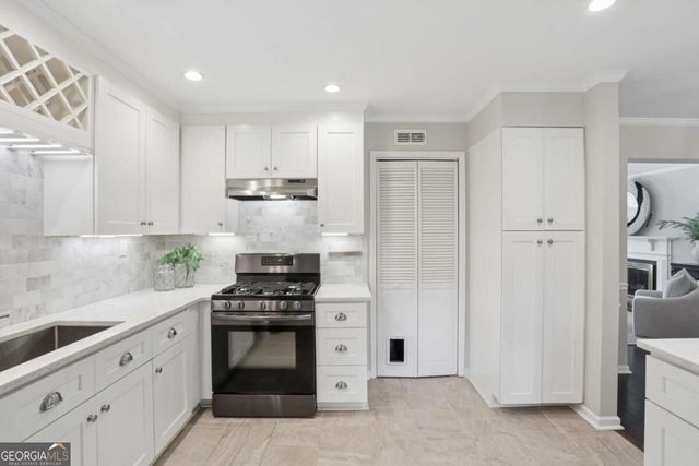 11 Scotland Place NW, Atlanta, GA 30318