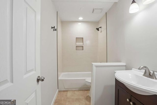 11 Scotland Place NW, Atlanta, GA 30318