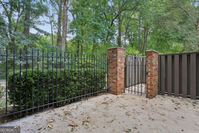 11 Scotland Place NW, Atlanta, GA 30318