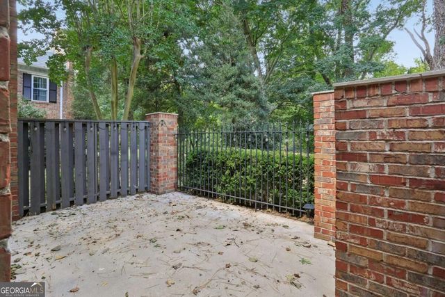 11 Scotland Place NW, Atlanta, GA 30318