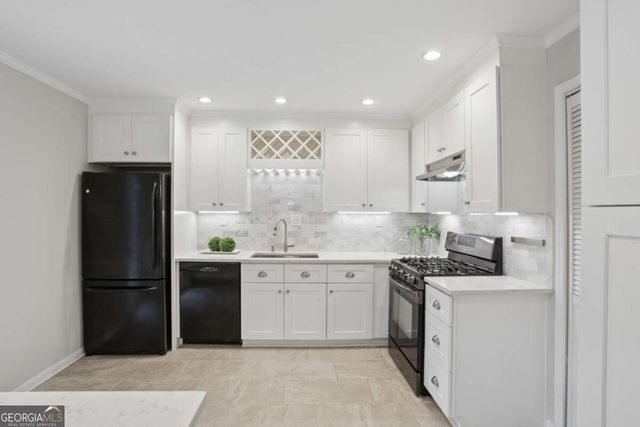 11 Scotland Place NW, Atlanta, GA 30318