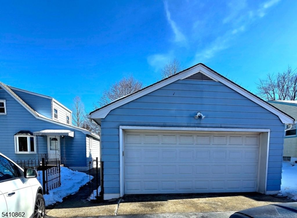 111 Central St, Manville Boro, NJ 08835