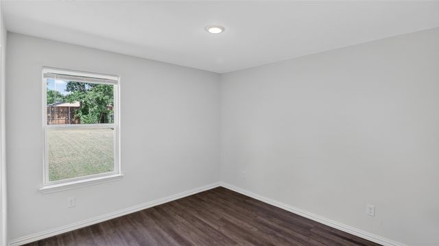2128 RW Bivens Lane, Fort Worth, TX 76105