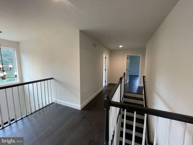 10 HIDDEN POND DR, Reading, PA 19607