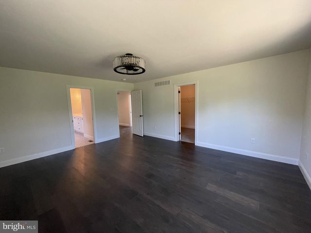 10 HIDDEN POND DR, Reading, PA 19607