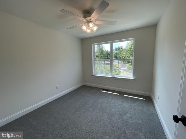 10 HIDDEN POND DR, Reading, PA 19607