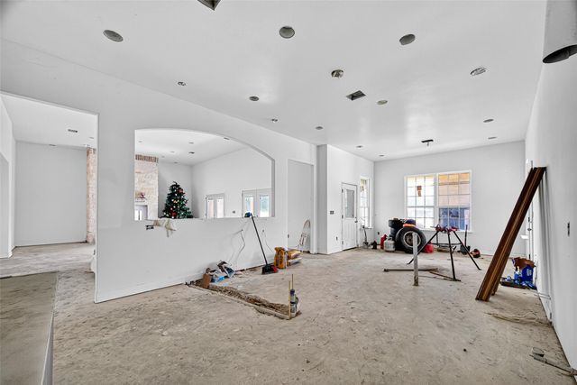 1013 Battlebell Road, Highlands, TX 77562