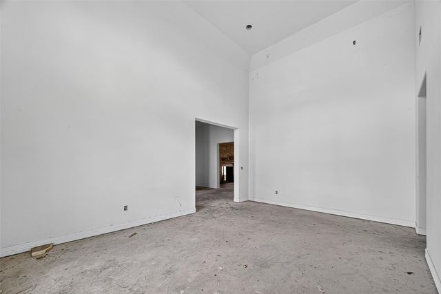 1013 Battlebell Road, Highlands, TX 77562