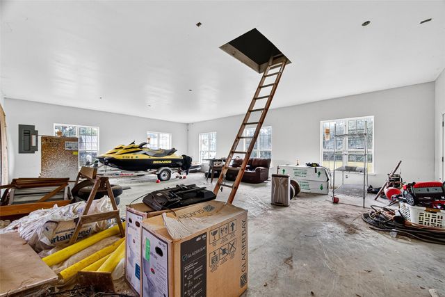 1013 Battlebell Road, Highlands, TX 77562