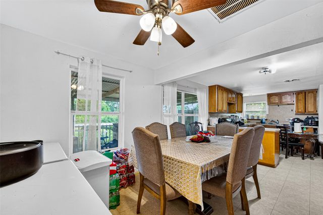 1013 Battlebell Road, Highlands, TX 77562