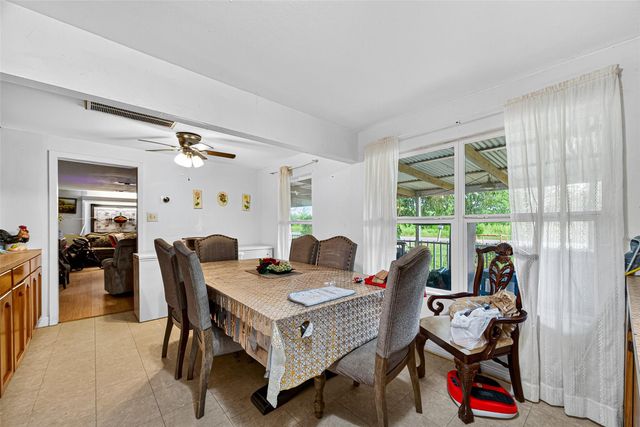 1013 Battlebell Road, Highlands, TX 77562