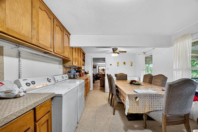 1013 Battlebell Road, Highlands, TX 77562