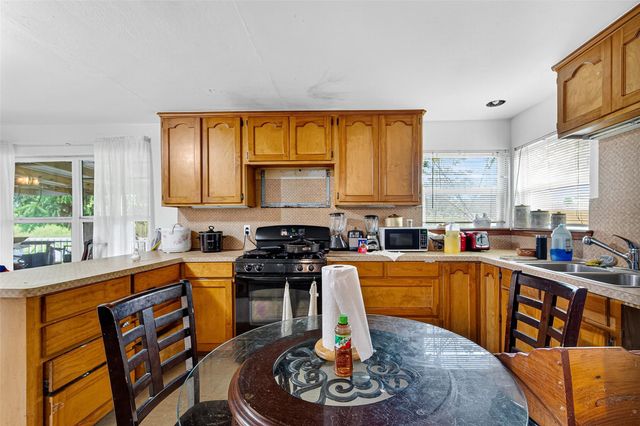 1013 Battlebell Road, Highlands, TX 77562