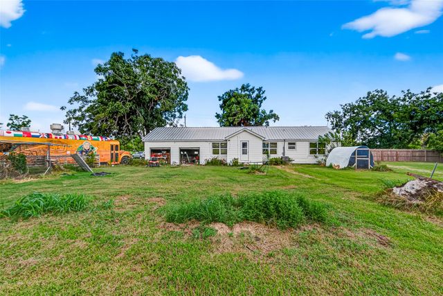 1013 Battlebell Road, Highlands, TX 77562