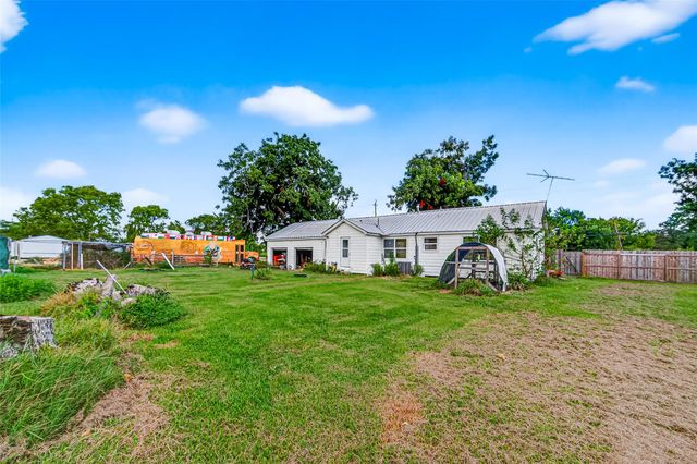 1013 Battlebell Road, Highlands, TX 77562