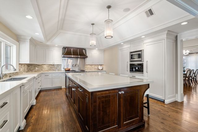 11 Hillcrest Road, Weston, MA 02493