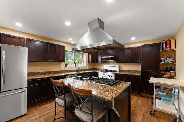 933 River Drive, Munster, IN 46321