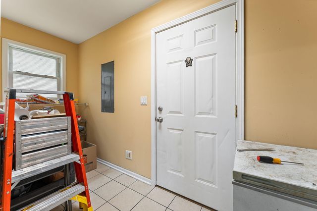 933 River Drive, Munster, IN 46321