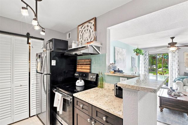 455 ALT 19 S 17, Palm Harbor, FL 34683