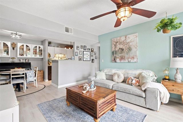 455 ALT 19 S 17, Palm Harbor, FL 34683