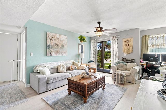 455 ALT 19 S 17, Palm Harbor, FL 34683