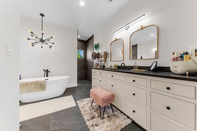 150 Wandering Oak CIR, Burnet, TX 78611