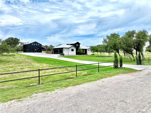 150 Wandering Oak CIR, Burnet, TX 78611