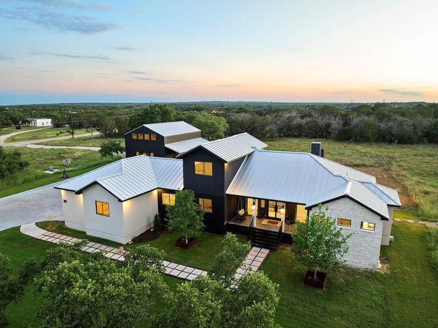 150 Wandering Oak CIR, Burnet, TX 78611