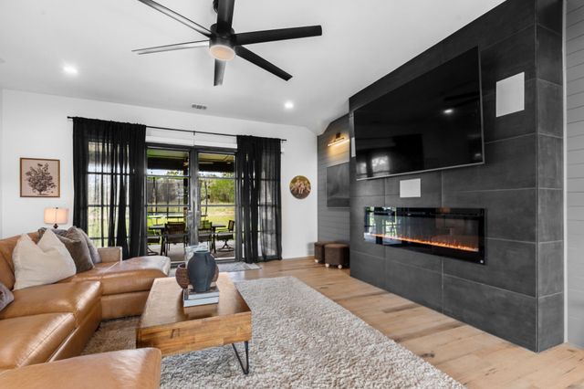 150 Wandering Oak CIR, Burnet, TX 78611