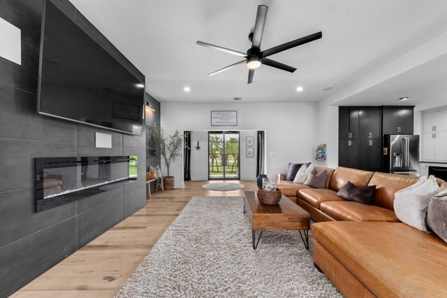 150 Wandering Oak CIR, Burnet, TX 78611