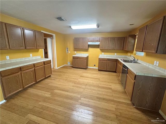 1910 W Lindsay Boulevard, Edinburg, TX 78539