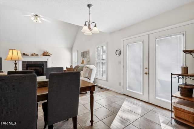 624 Glen Oaks Place, Gray, TN 37615