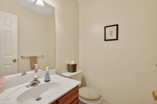 624 Glen Oaks Place, Gray, TN 37615