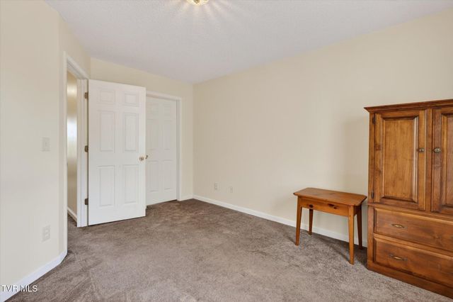 624 Glen Oaks Place, Gray, TN 37615