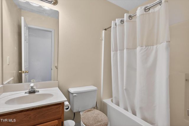624 Glen Oaks Place, Gray, TN 37615