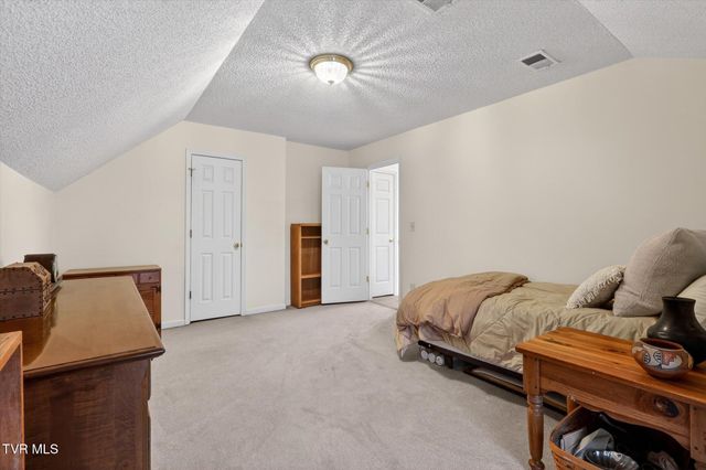 624 Glen Oaks Place, Gray, TN 37615