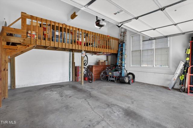 624 Glen Oaks Place, Gray, TN 37615