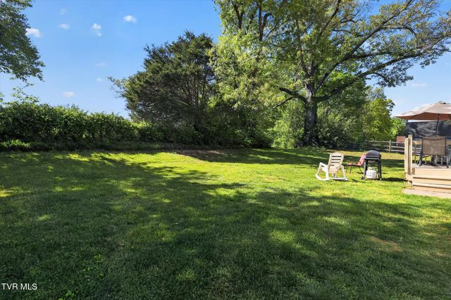 624 Glen Oaks Place, Gray, TN 37615