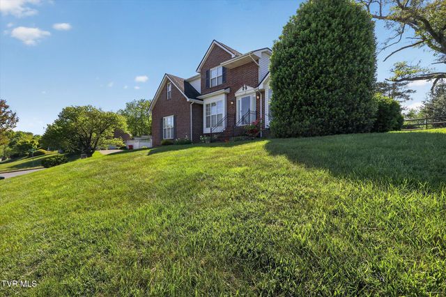624 Glen Oaks Place, Gray, TN 37615