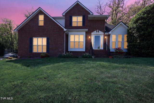 624 Glen Oaks Place, Gray, TN 37615