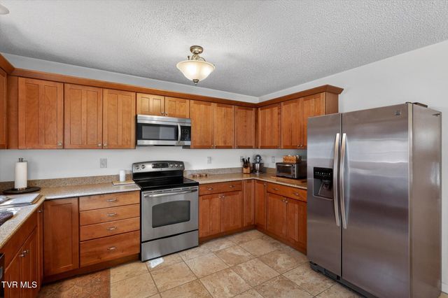 624 Glen Oaks Place, Gray, TN 37615